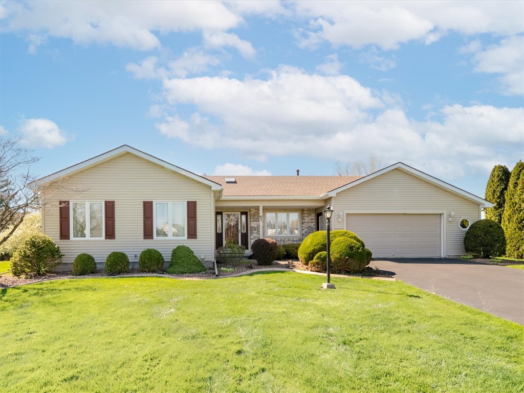 97 Shepperton Way, Greece, New York image 3