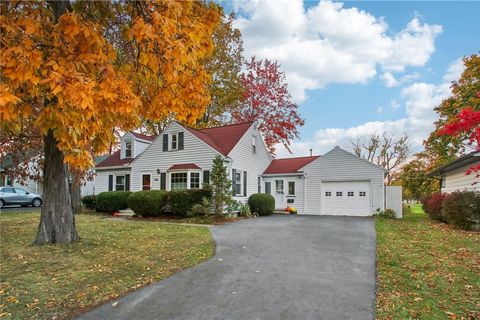 Photo of 166 Shore Acres Drive, Greece, NY 14612 (MLS # R1647776)