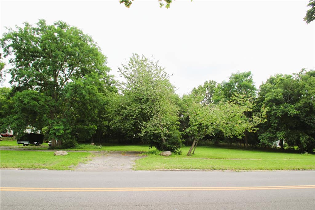 Photo of 422 Clinton Street St, Lockport City, NY 14094 (MLS # R1704935)