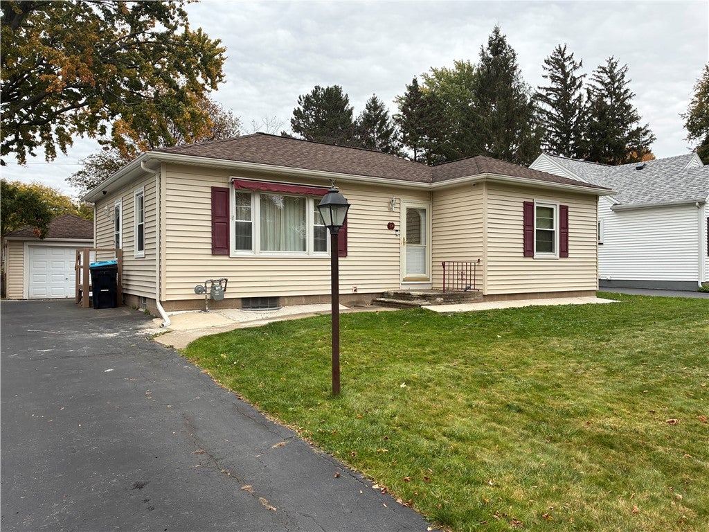 Photo of 94 Shorewood Drive, Irondequoit, NY 14617 (MLS # R1725500)