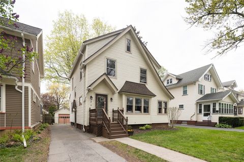 Photo of 33 Wilsonia Road, Rochester, NY 14609 (MLS # R1679374)