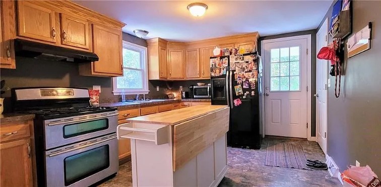 Shelby, New York 14103, United States, 3 Bedrooms Bedrooms, ,1 BathroomBathrooms,Residential,Pending,98815