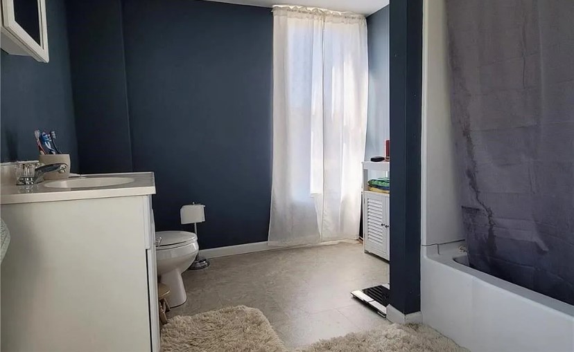 Shelby, New York 14103, United States, 3 Bedrooms Bedrooms, ,1 BathroomBathrooms,Residential,Pending,98815