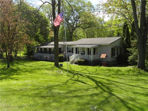 Single Family Residence in Manchester NY 3093 State Route 96.jpg
