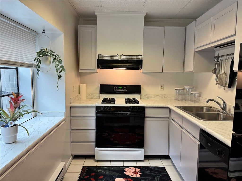 Photo of 158 S Fitzhugh Street, Rochester, NY 14608 (MLS # R1672405)