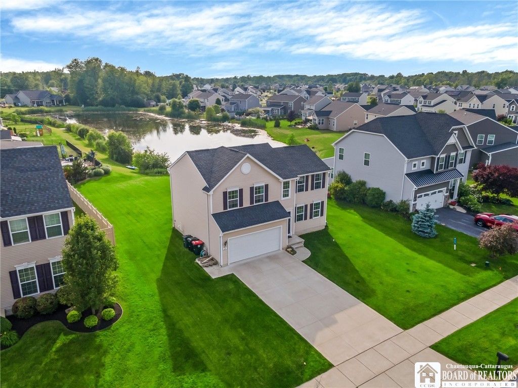 Photo of 27 Middlebury Lane, Lancaster, NY 14086 (MLS # R1666428)