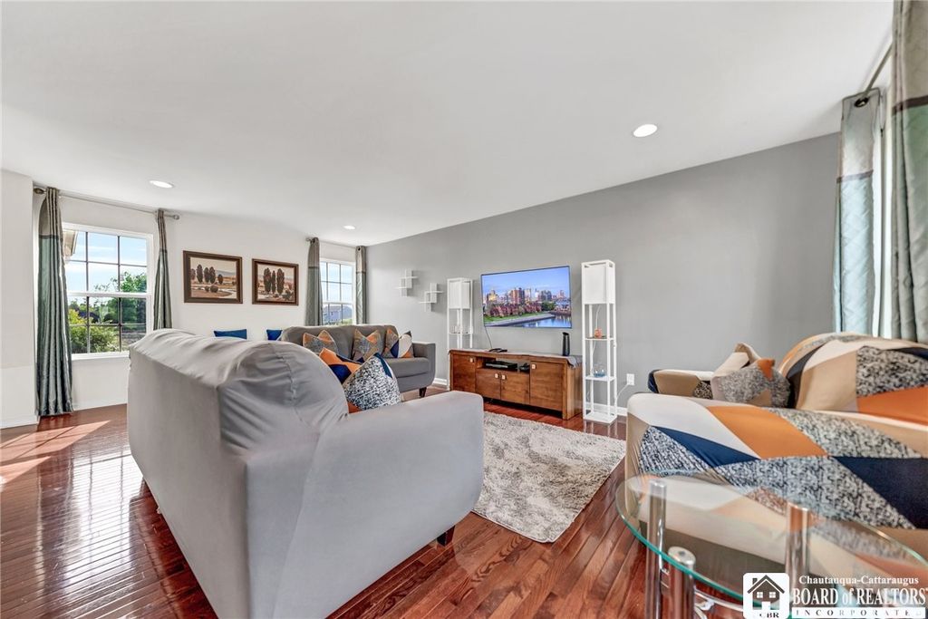 Photo of 27 Middlebury Lane, Lancaster, NY 14086 (MLS # R1666428)