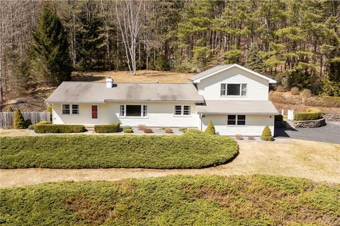 Photo of 7 Overlook Drive, Oneonta, NY 13820 (MLS # R1595734)