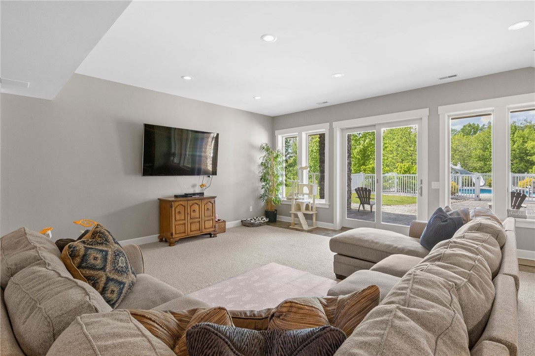1915 Factors Walk, West Bloomfield, New York image 38
