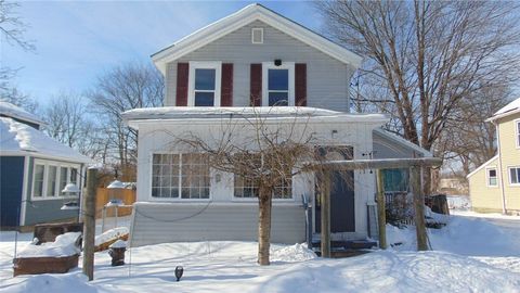 Photo of 11 Reed Street, Waterloo, NY 13165 (MLS # R1661518)