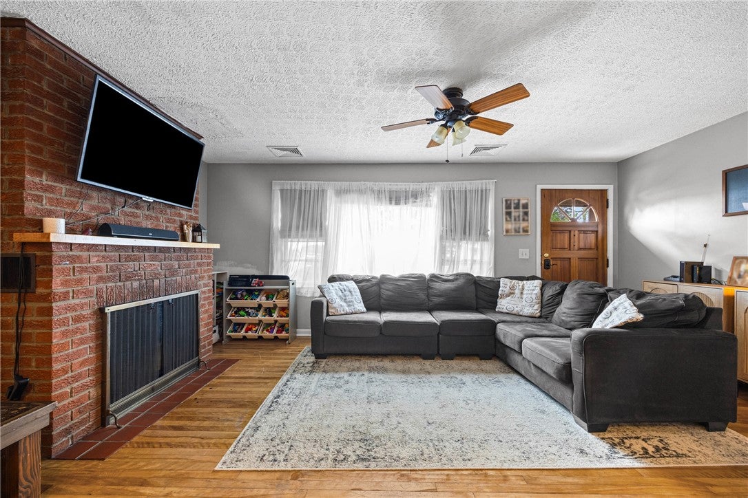 1957 Lakeville Road