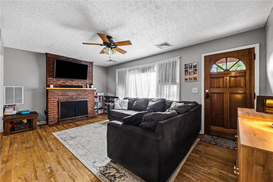 1957 Lakeville Road