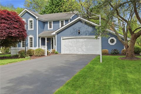 Photo of 38 Bending Oak Drive, Perinton, NY 14534 (MLS # R1684703)