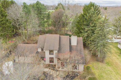 Homes For Sale - 7 Bay Colony Drive<br/> Monroe County, Pittsford, NY 14534