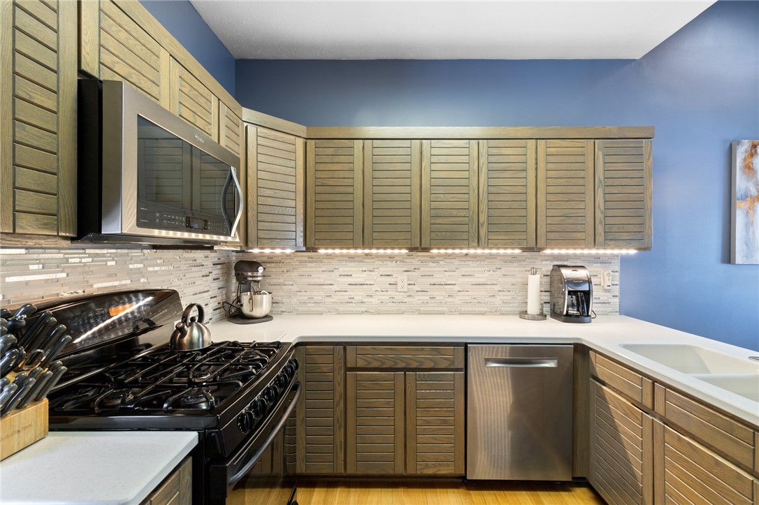 64 Wood Run Commons, Greece, New York image 15