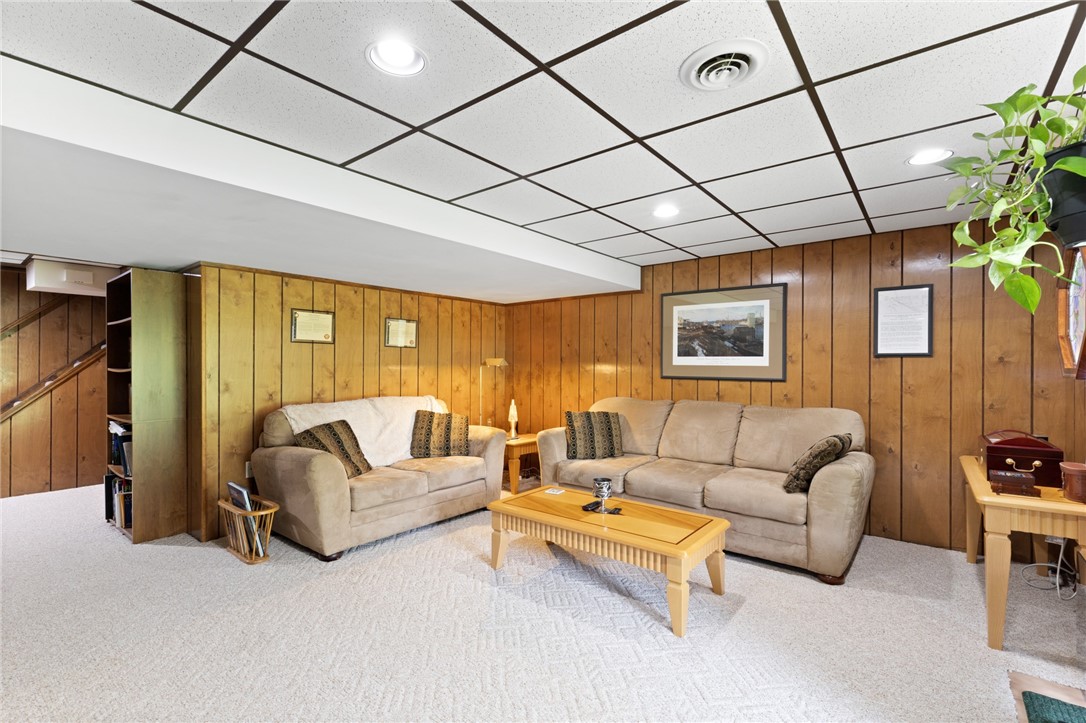 64 Wood Run Commons, Greece, New York image 40