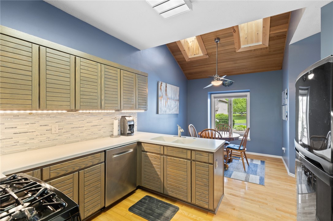 64 Wood Run Commons, Greece, New York image 14