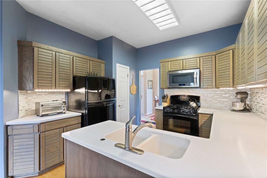 64 Wood Run Commons, Greece, New York image 18
