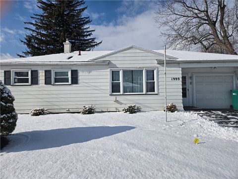 Homes For Sale - 1999 N Goodman Street<br/> Irondequoit, NY 14609