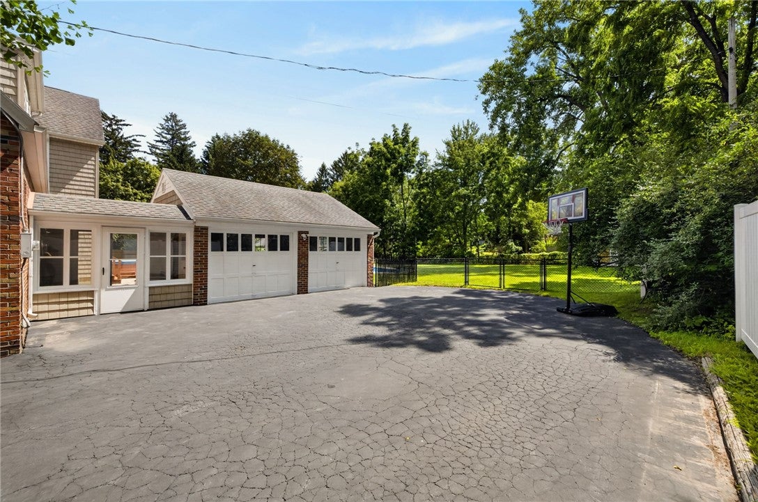 343 French Road