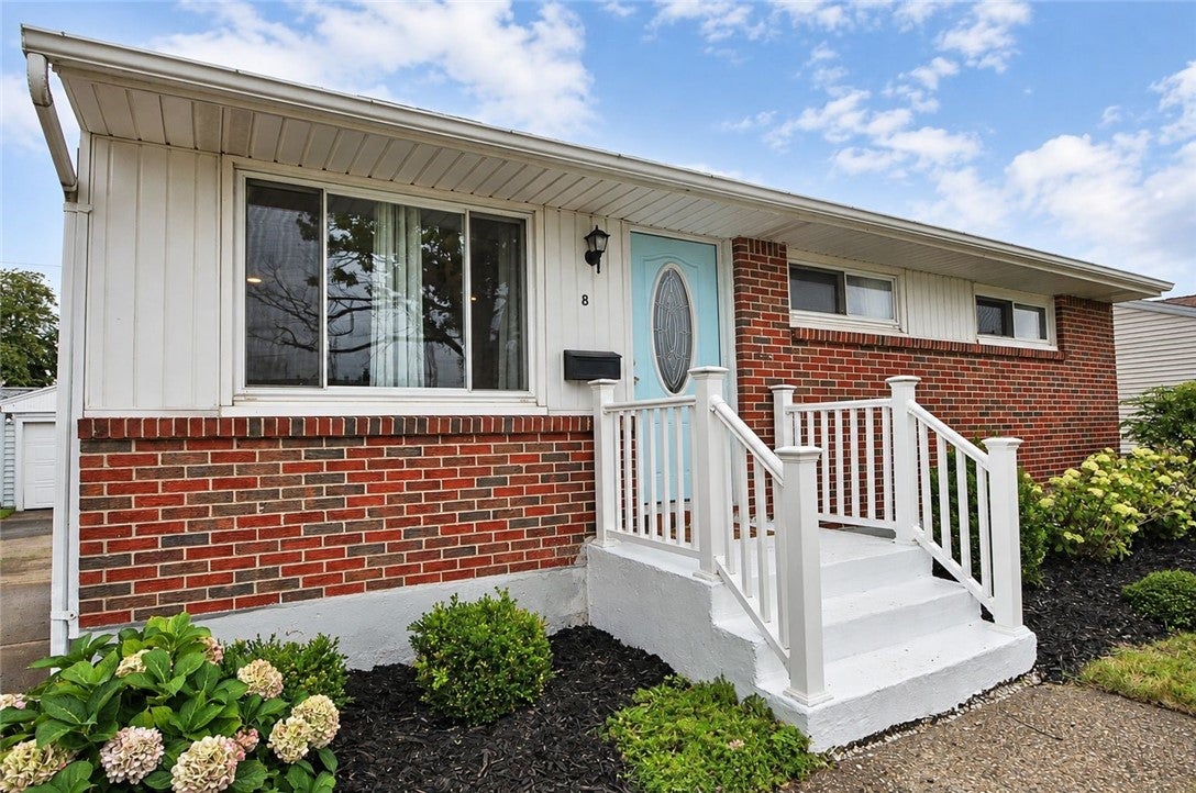 8 Hillsboro Road