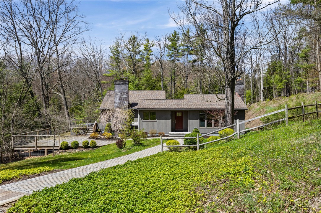 8122 w hollow road