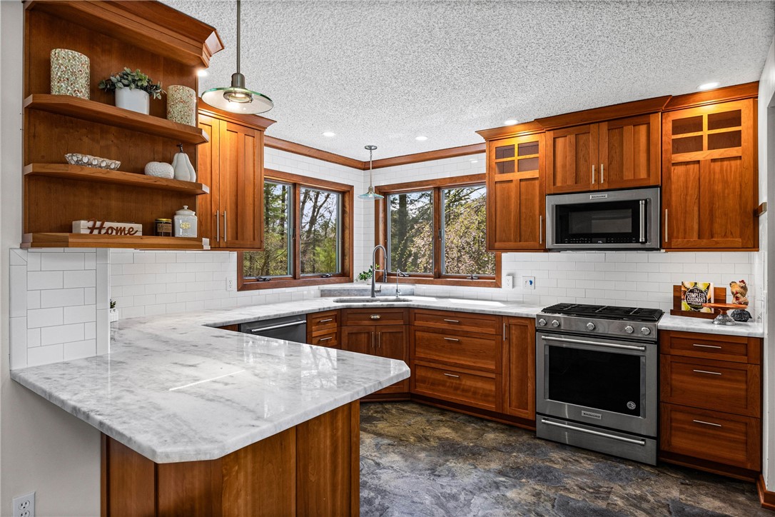 8122 w hollow road
