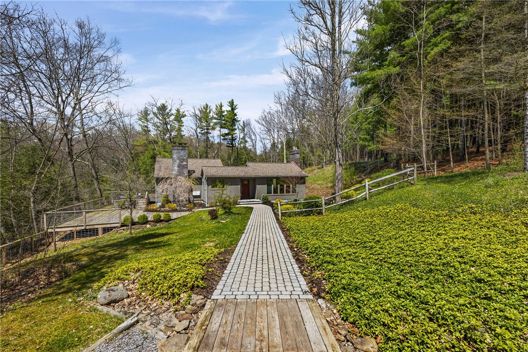 8122 w hollow road