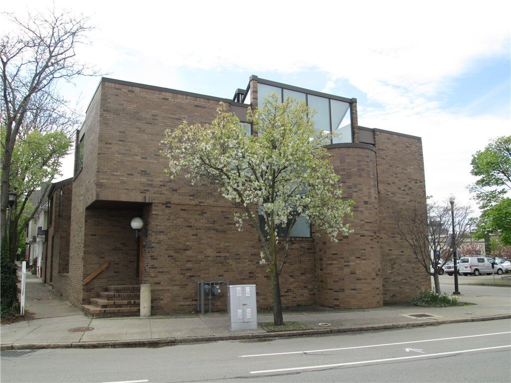 Photo of 57 University Avenue Ave, Rochester, NY 14605 (MLS # R1644156)