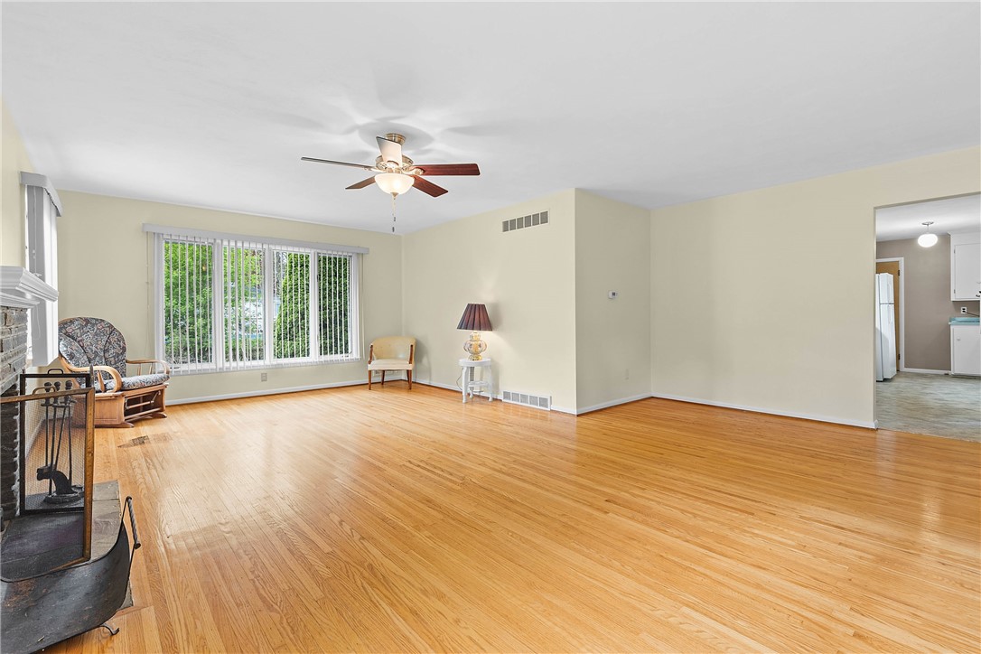 21 Pine Tree Lane, Irondequoit, New York image 9
