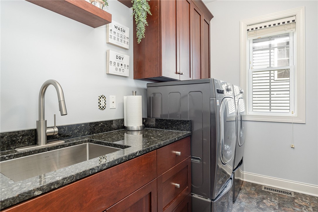 27 Highland Green, Victor, New York image 12