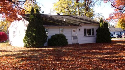 Homes For Sale - 1 Hewlett Parkway<br/> Gates, NY 14606