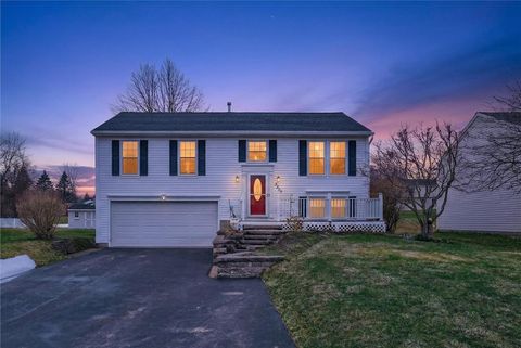 Homes For Sale - 3249 Green Tree Drive<br/> Wayne County, Macedon, NY 14568