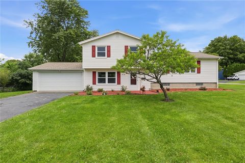 Homes For Sale - 210 Crandon Way<br/> Brighton, NY 14618