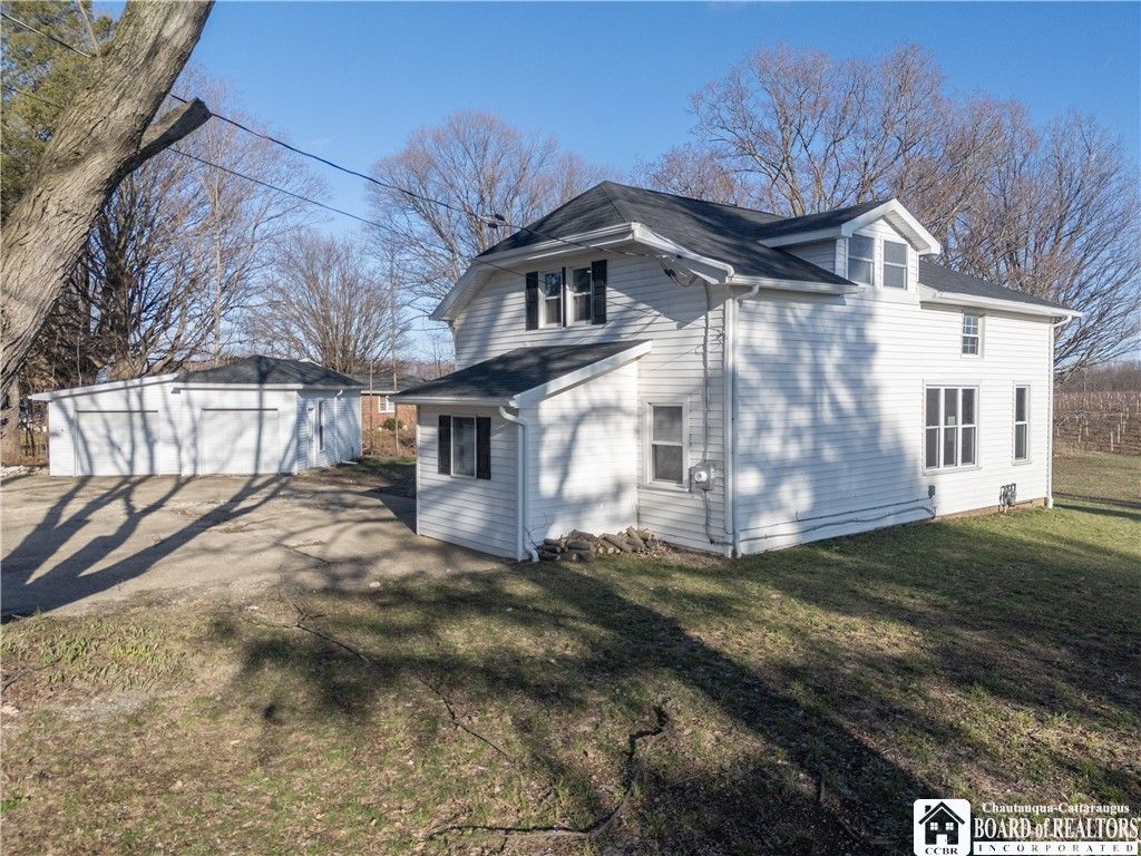 Photo of 11824 Old Main Road, Hanover, NY 14136 (MLS # R1666249)