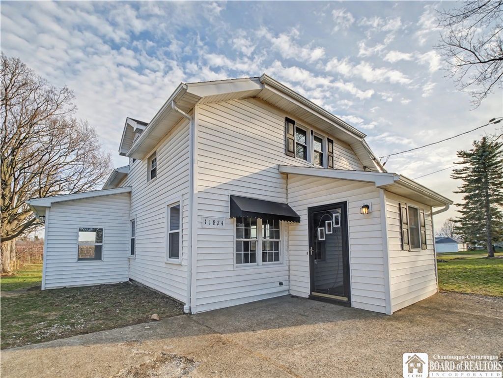 Photo of 11824 Old Main Road, Hanover, NY 14136 (MLS # R1666249)