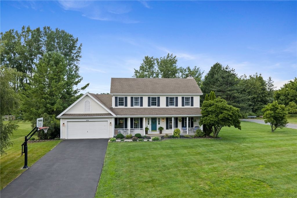 Photo of 1454 Chigwell Lane N, Webster, NY 14580 (MLS # R1701172)