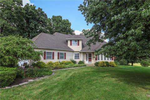 Homes For Sale - 18 Turnberry Road<br/> Horseheads, NY 14845