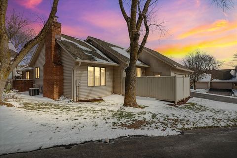 Condo For Sale - 32 Greenwood Park<br/> Pittsford, NY 14534