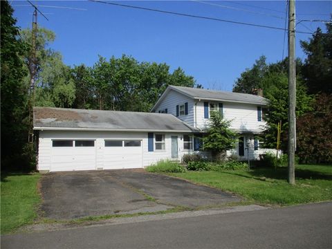 Photo of 45 Hillview Drive, Norwich, NY 13815 (MLS # R1612407)