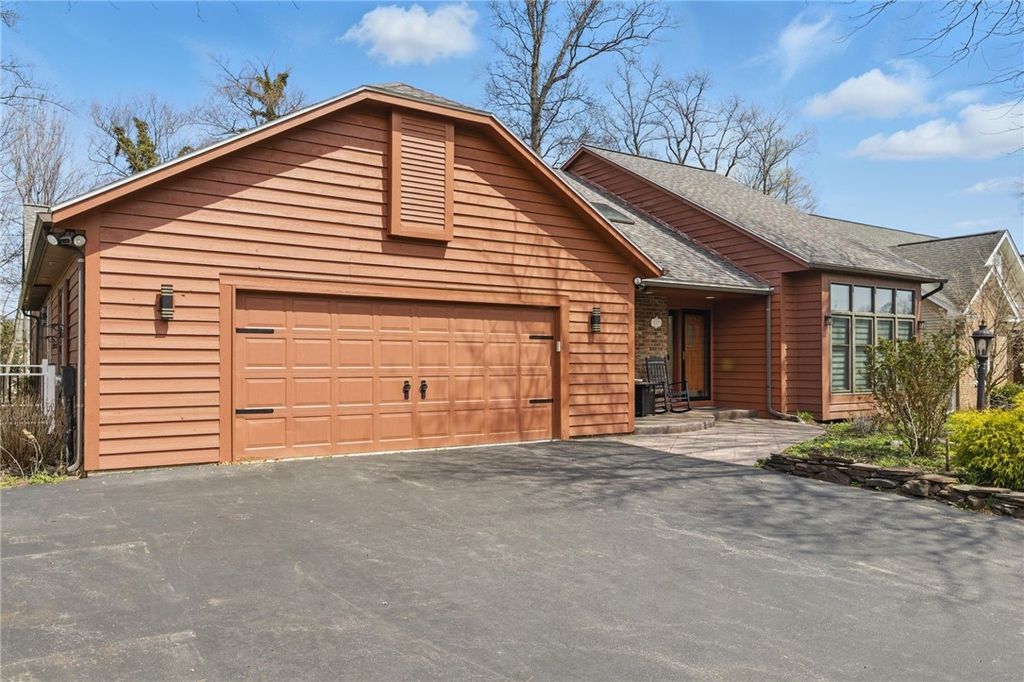 Photo of 112 Heather Rdg, Greece, NY 14626 (MLS # R1650256)