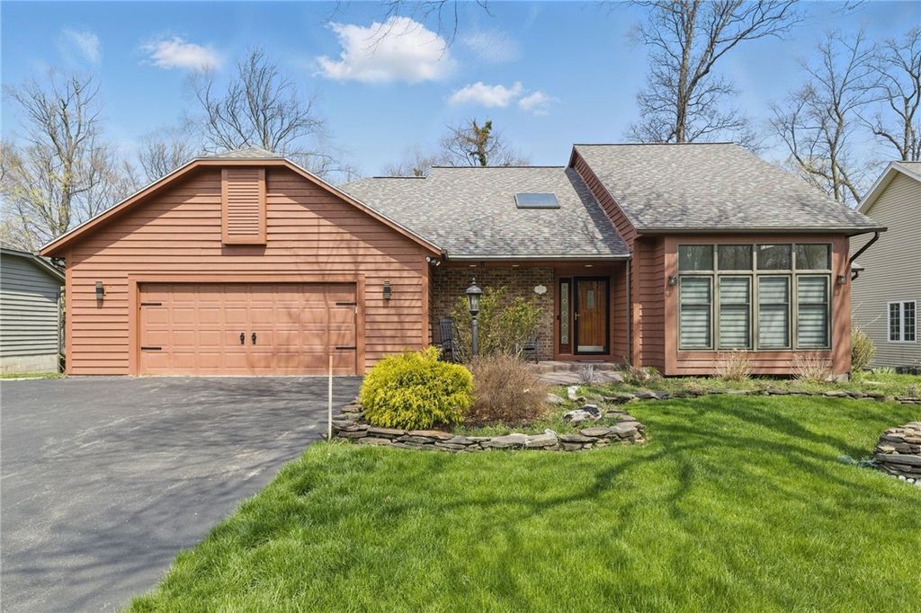 Photo of 112 Heather Rdg, Greece, NY 14626 (MLS # R1650256)