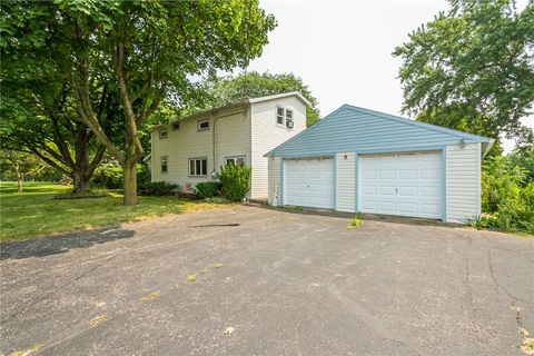 Homes For Sale - 39 South Ave Ave<br/> East Bloomfield, NY 14469