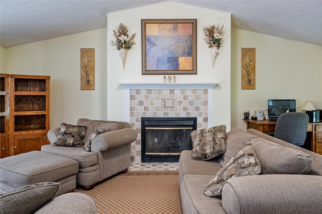 75 Red Rock Circle, Greece, New York image 16
