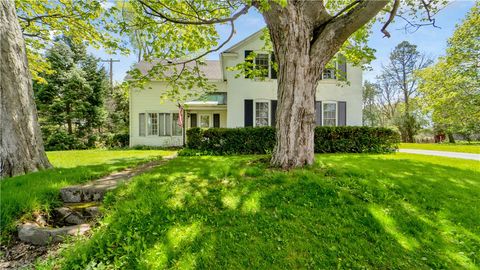 Photo of 150 William Kidder Road, Lancaster, NY 14086 (MLS # R1679632)