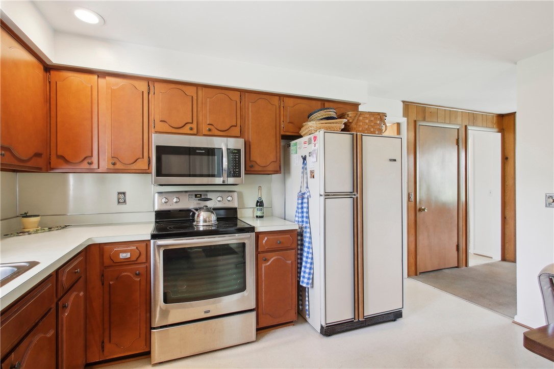16 Bay Knoll Road, Irondequoit, New York image 10