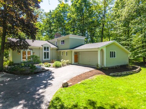 Photo of 220 Hibiscus Dr Drive, Brighton, NY 14618 (MLS # R1683370)