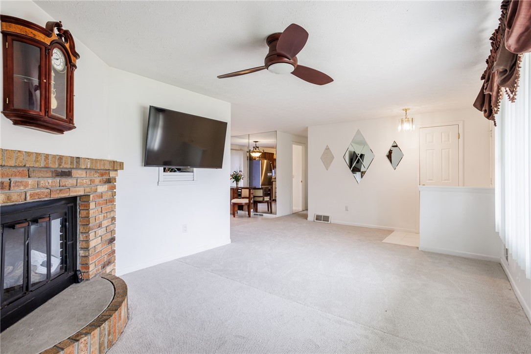 25 Deepwood Drive, Gates, New York image 6