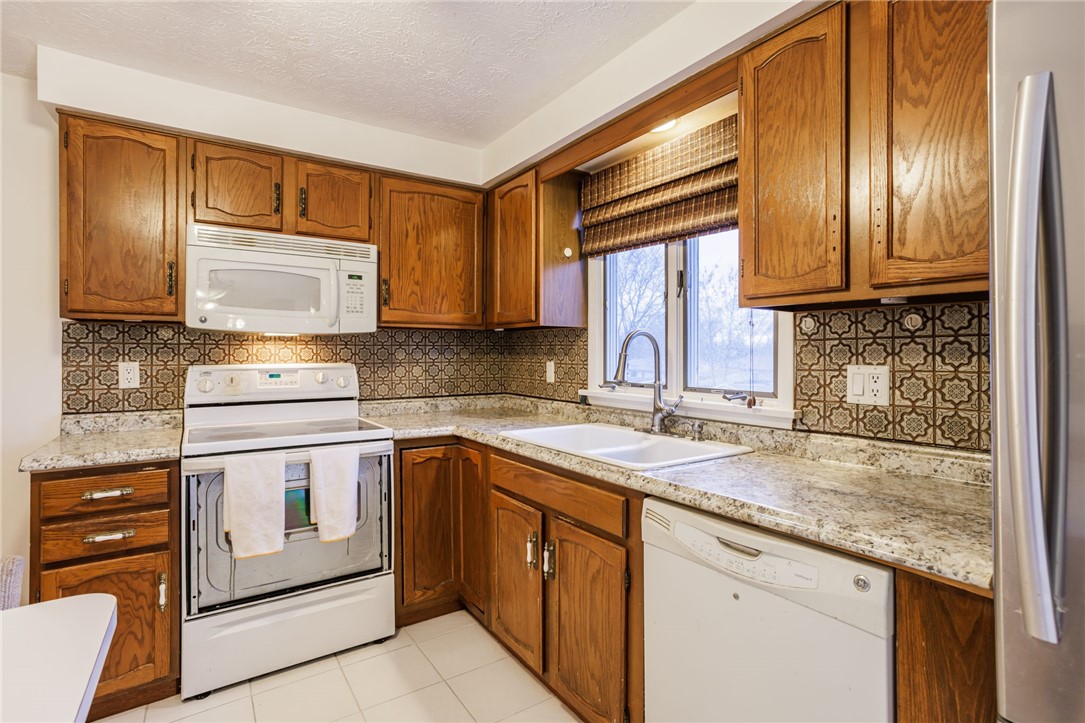 25 Deepwood Drive, Gates, New York image 10