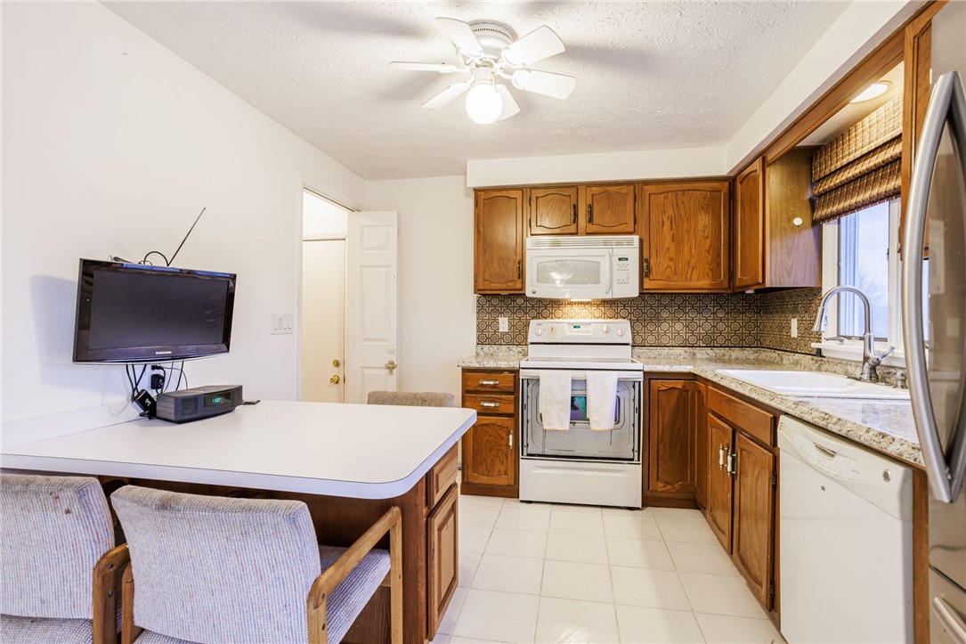 25 Deepwood Drive, Gates, New York image 8